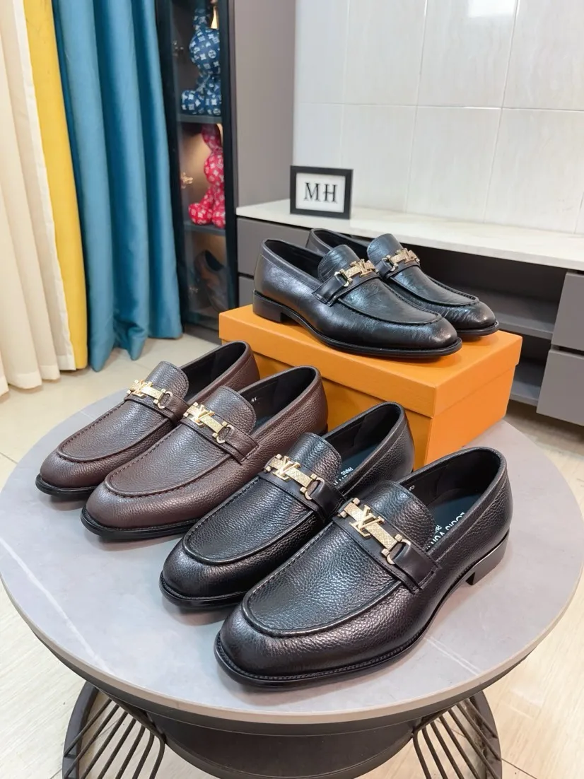 Men's Men's Shoes 💰480🌹🌹Niuli [LV] Louis Vuitton's new open-edge pigskin shoes are the most popular classic. Synchronized with the official website, the upper adopts Italian imported upper embossing➕comfortable cowhide lining, fashionable atmosphere, unique brand and unique craftsmanship. Highlighting the hot style of the new year. Stop hesitating, stop wandering, get it now. Code number: 38--44